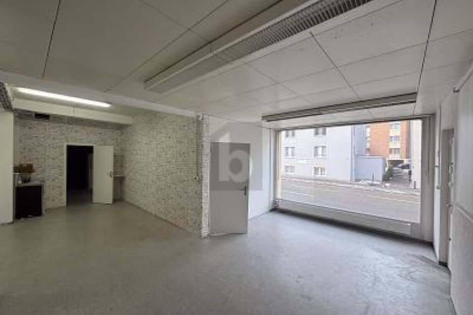 IN PRIME LOCATION WITH LARGE SHOP WINDOW, 9016 St. Gallen, St. Gallen, CH
