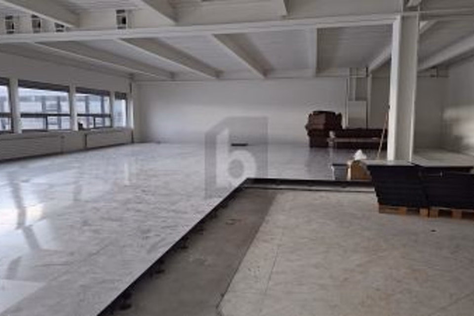 FLEXIBLE, LIGHT-FILLED & EXCELLENTLY CONNECTED, 8153 Rümlang, Zurich, CH