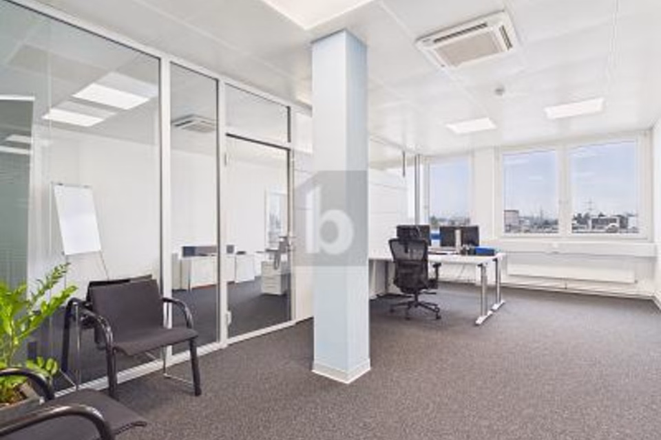 SEPARATE SPACE WITH GOOD TRANSPORT CONNECTIONS, 8306 Brüttisellen, Zurich, CH