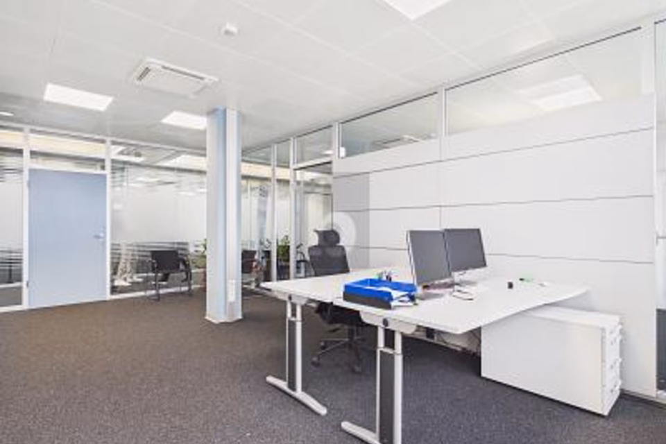 SEPARATE SPACE WITH GOOD TRANSPORT CONNECTIONS, 8306 Brüttisellen, Zurich, CH