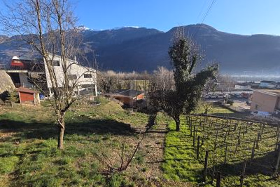 In a quiet, sunny location with a view, 6525 Gnosca, Ticino, CH