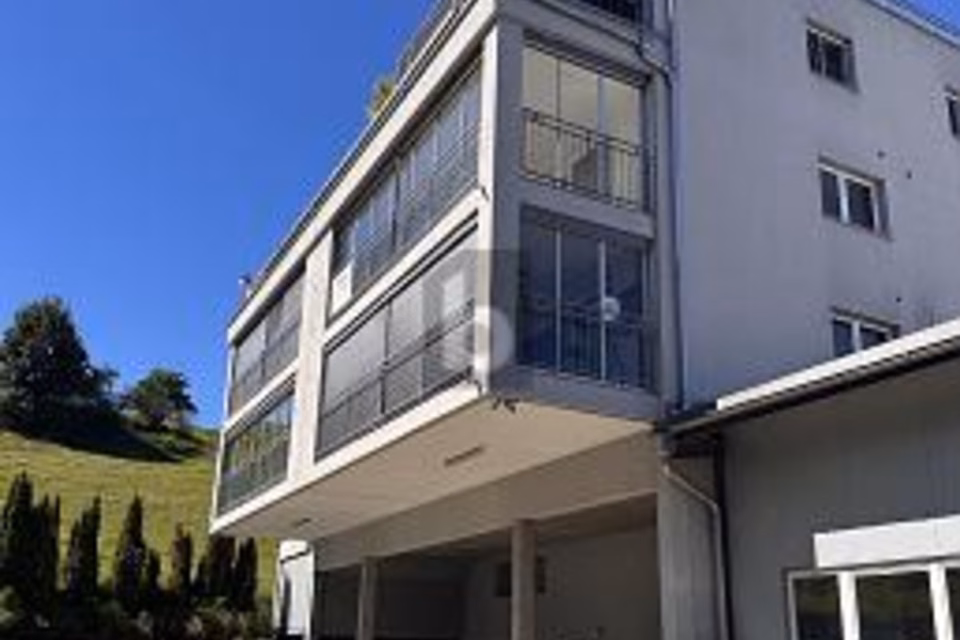 REPRESENTATIVE PREMISES IN A QUIET LOCATION, 6015 Luzern, Lucerne, CH