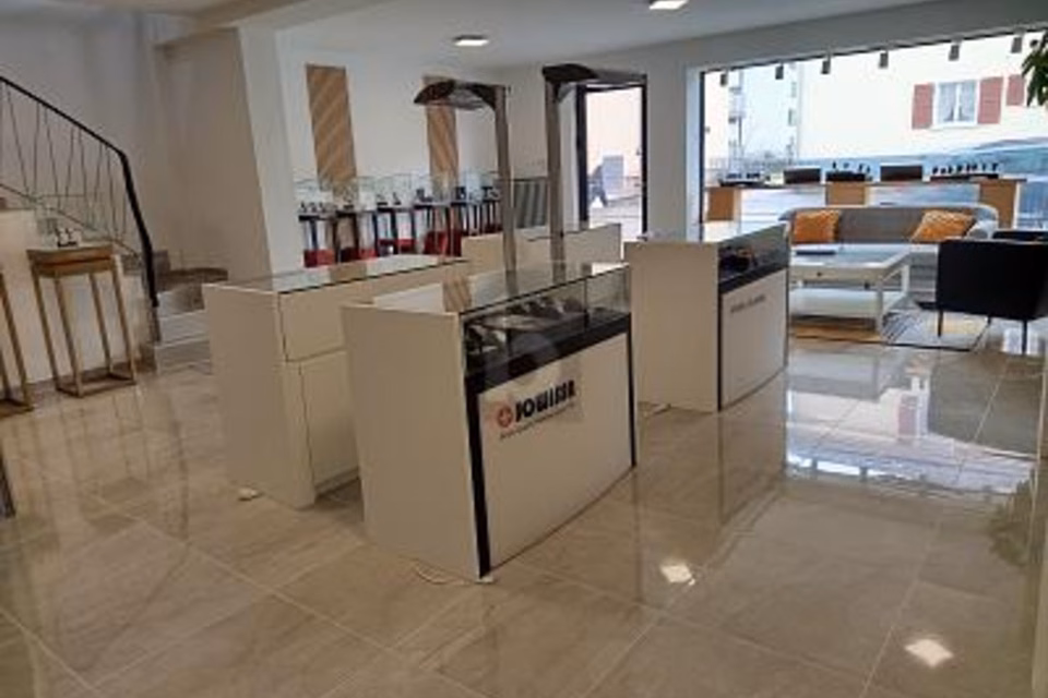 BRIGHT, VISIBLE & VERSATILE, 2735 Malleray, Bern, CH