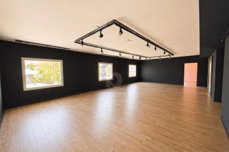 SPACIOUS, FUNCTIONAL AND BRIGHT, 1880 Bex, Vaud, CH