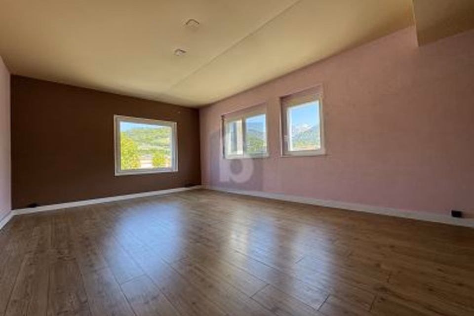 SPACIOUS, FUNCTIONAL AND BRIGHT, 1880 Bex, Vaud, CH