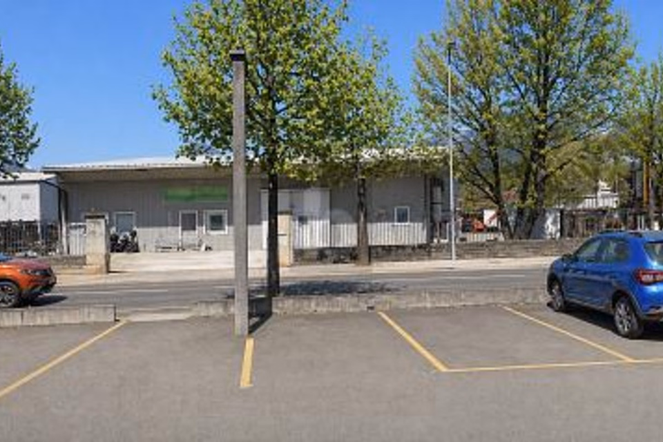 VISIBLE, MODERN & IDEALLY ACCESSIBLE, 1880 Bex, Vaud, CH