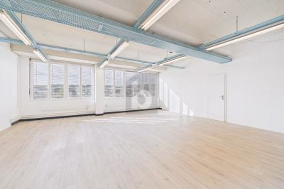SPACIOUS, BRIGHT WITH GREAT POTENTIAL, 4658 Däniken SO, Solothurn, CH