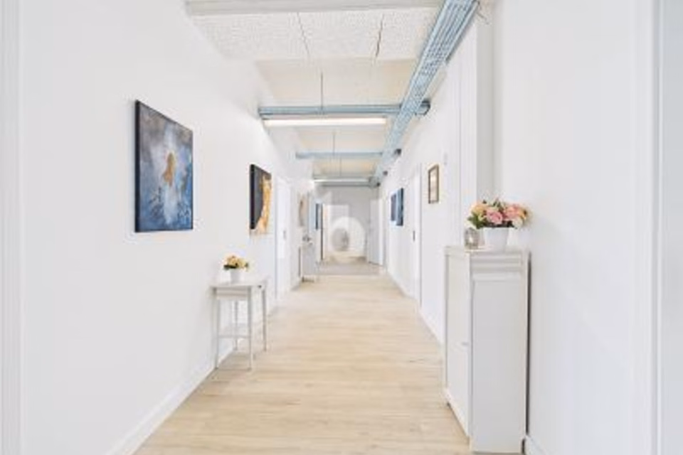 SPACIOUS, BRIGHT WITH GREAT POTENTIAL, 4658 Däniken SO, Solothurn, CH