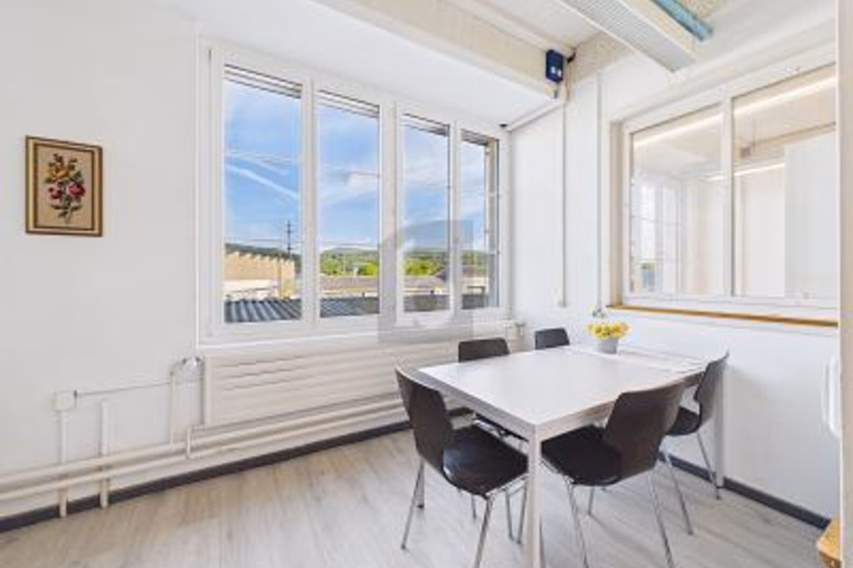 SPACIOUS, BRIGHT WITH GREAT POTENTIAL, 4658 Däniken SO, Solothurn, CH