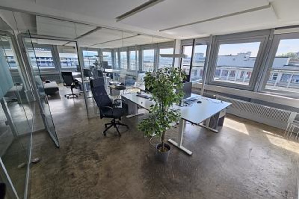 MODERN WITH PLENTY OF LIGHT AND SPACE, 8045 Zürich, Zurich, CH