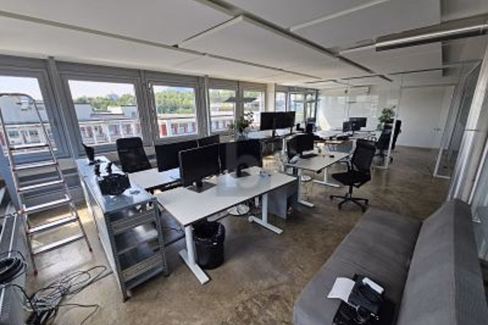 MODERN WITH PLENTY OF LIGHT AND SPACE, 8045 Zürich, Zurich, CH