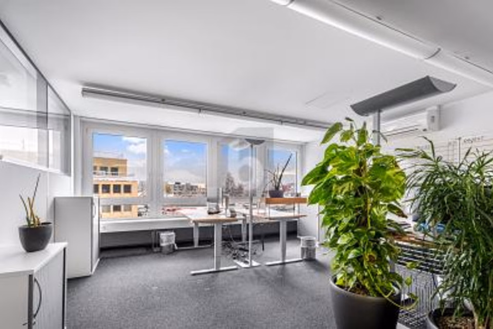 MODERN SPACES IN A CENTRAL LOCATION, 8600 Dübendorf, Zurich, CH