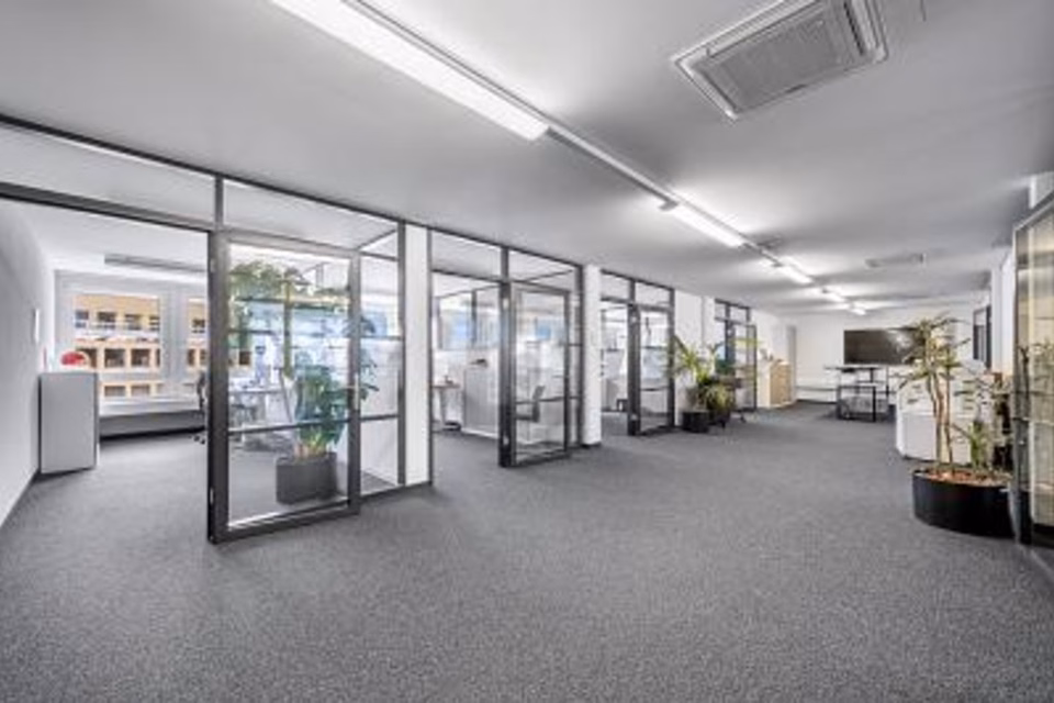 MODERN SPACES IN A CENTRAL LOCATION, 8600 Dübendorf, Zurich, CH