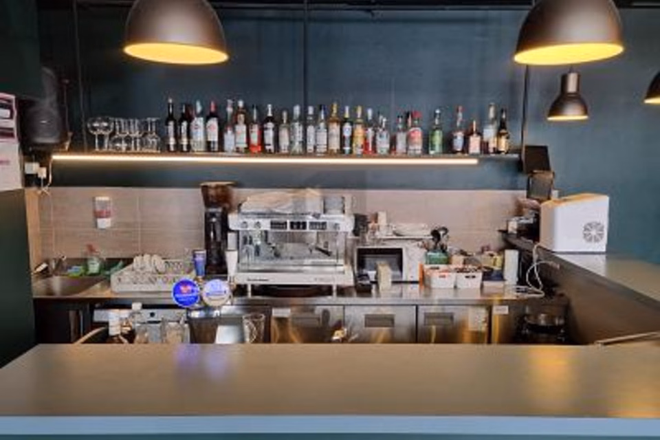 CAFE BAR IN THE ST-ROCH NEIGHBOURHOOD !, 1004 Lausanne, Vaud, CH