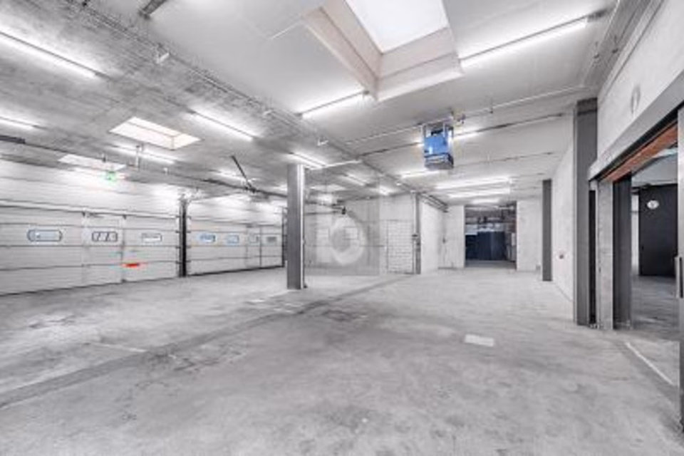 SPACIOUS, STRUCTURED AND PROFESSIONAL, 8600 Dübendorf, Zurich, CH