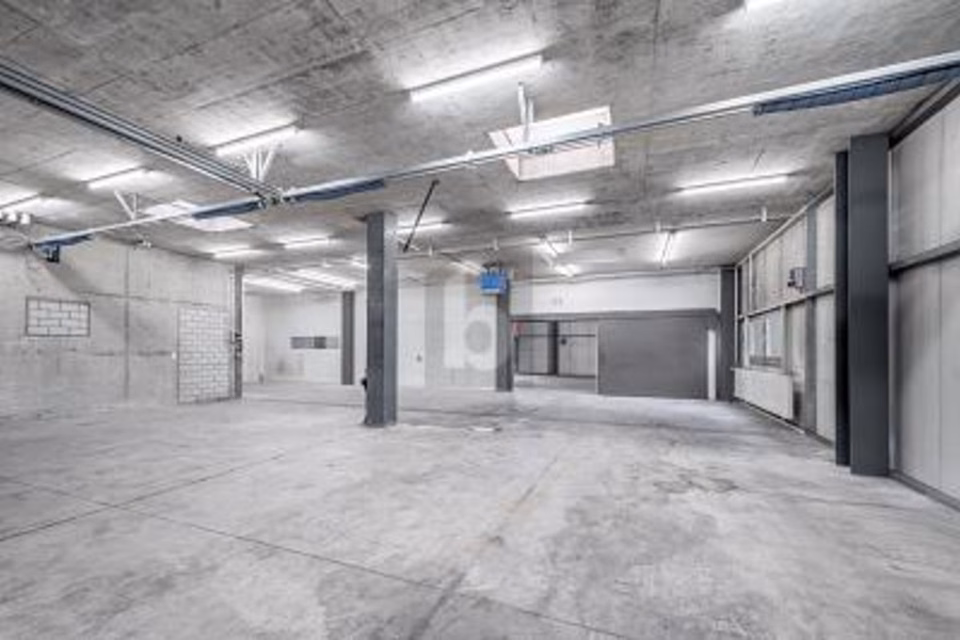 SPACIOUS, STRUCTURED AND PROFESSIONAL, 8600 Dübendorf, Zurich, CH