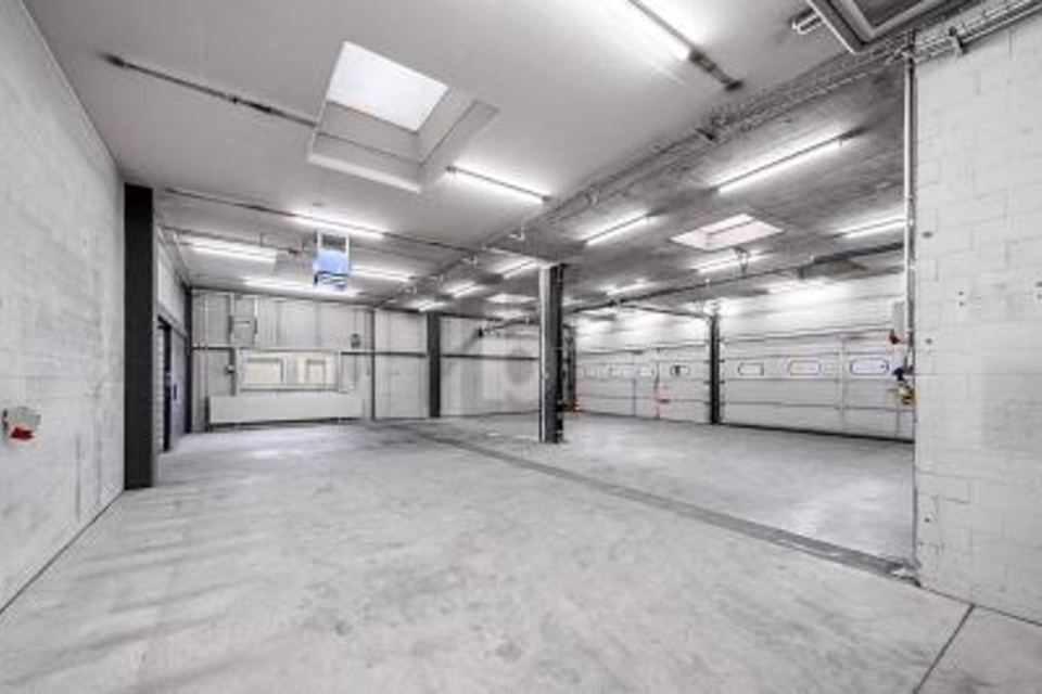 SPACIOUS, STRUCTURED AND PROFESSIONAL, 8600 Dübendorf, Zurich, CH