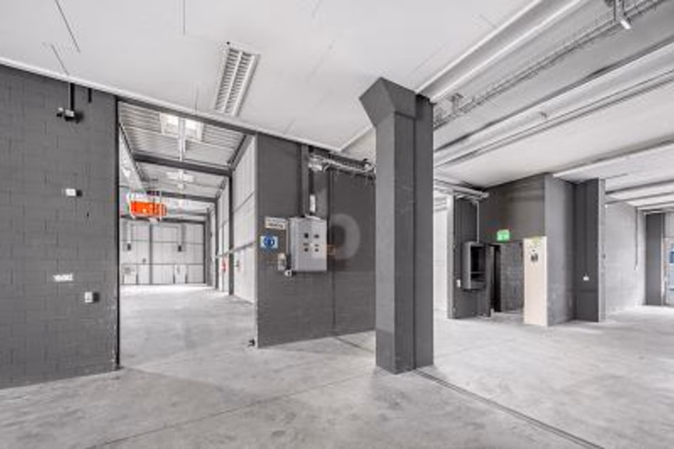 SPACIOUS, STRUCTURED AND PROFESSIONAL, 8600 Dübendorf, Zurich, CH