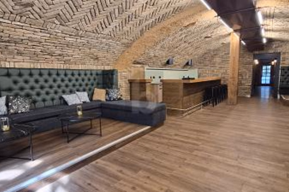 ATTRACTIVE AND SPACIOUS, 8902 Urdorf, Zurich, CH
