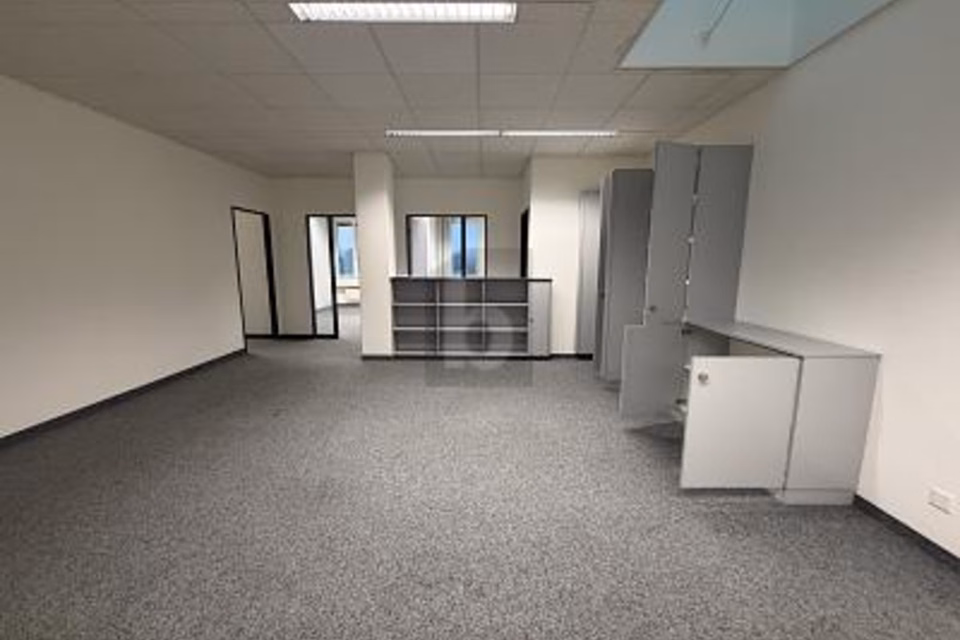 SUCCESS STARTS AT THE RIGHT LOCATION, 6343 Rotkreuz, Zug, CH
