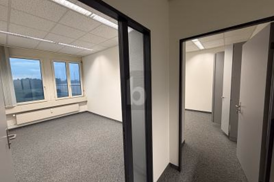 SUCCESS STARTS AT THE RIGHT LOCATION, 6343 Rotkreuz, Zug, CH