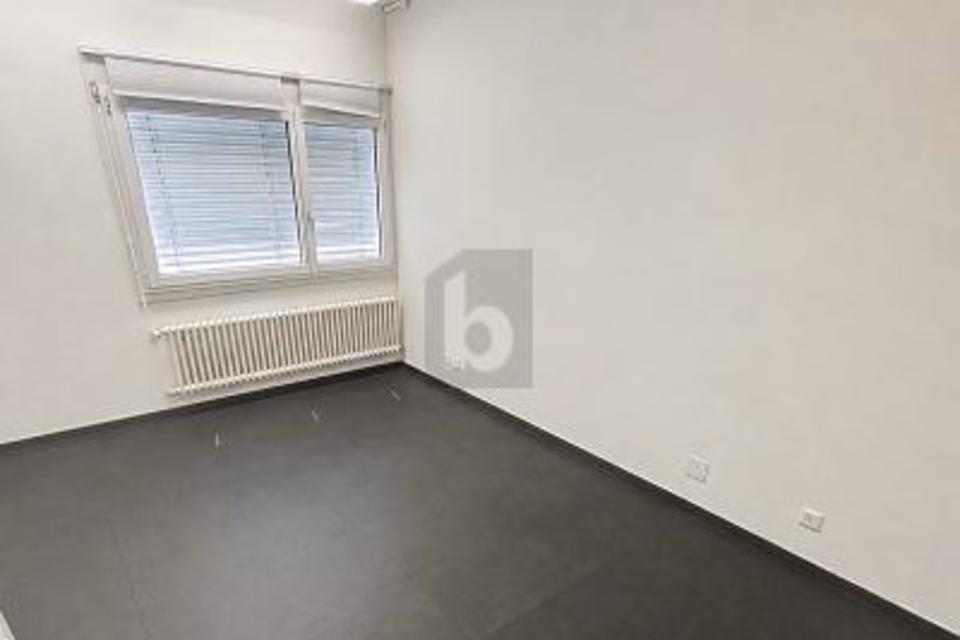 OPEN, MODERN AND INVITING, 8049 Zürich, Zurich, CH