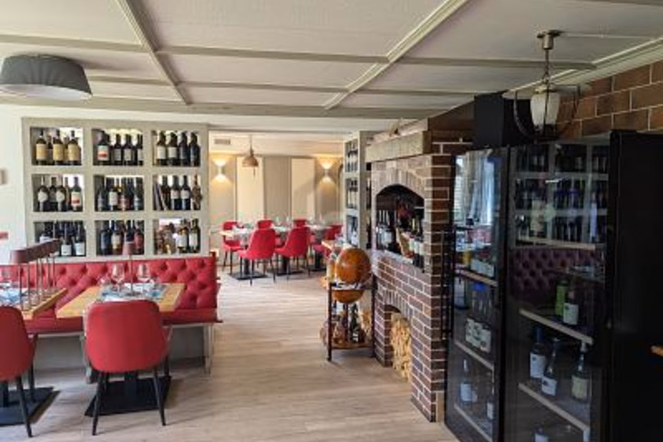 Restaurant with terrace and two apartments, 8700 Küsnacht ZH, Zurich, CH