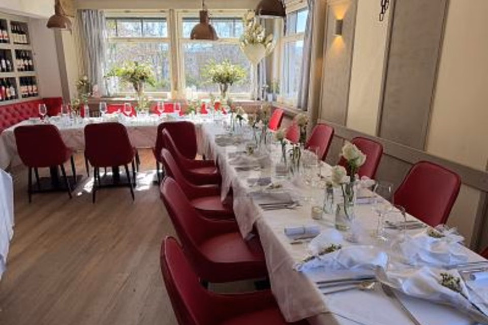 Restaurant with terrace and two apartments, 8700 Küsnacht ZH, Zurich, CH