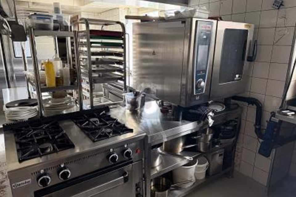 Restaurant with terrace and two apartments, 8700 Küsnacht ZH, Zurich, CH