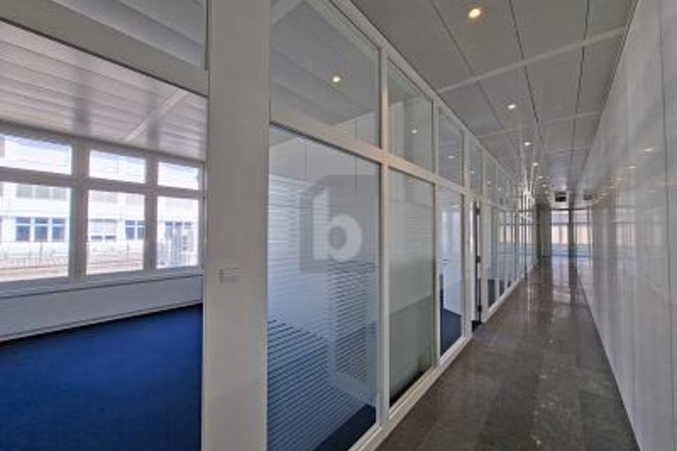 AIR-CONDITIONED OFFICE SPACE - AVAILABLE IMMEDIATELY, 6331 Hünenberg, Zug, CH
