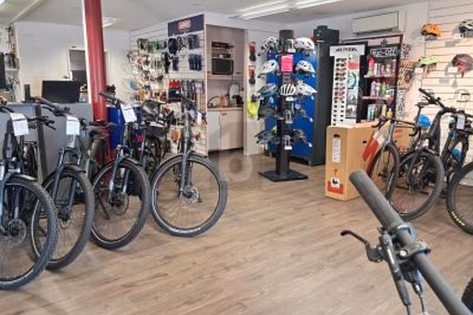 CENTRAL, VISIBLE AND VERSATILE, 3123 Belp, Bern, CH