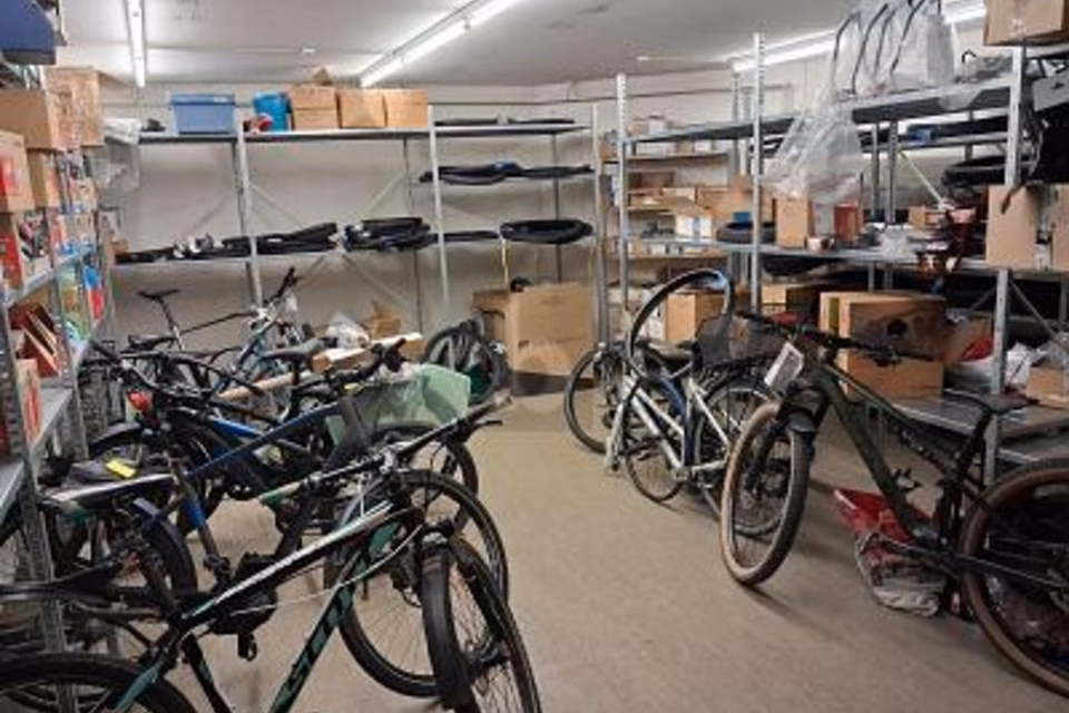 CENTRAL, VISIBLE AND VERSATILE, 3123 Belp, Bern, CH