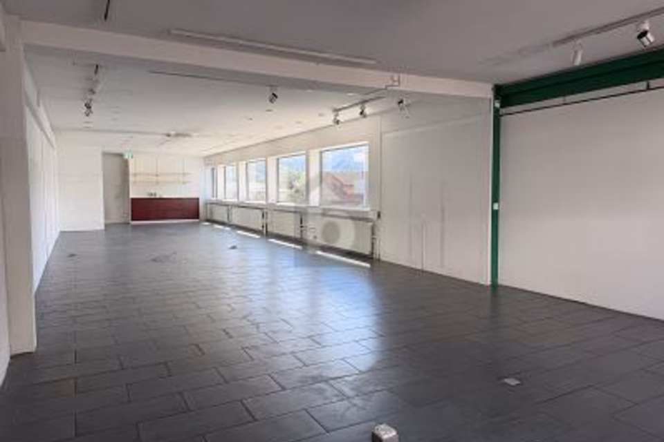 STRATEGIC LOCATION AND FLEXIBLE SPACES, 1958 Uvrier, Valais/Wallis, CH