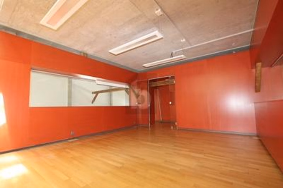 MODERN AND CENTRAL IN A PRIME LOCATION, 8302 Kloten, Zurich, CH