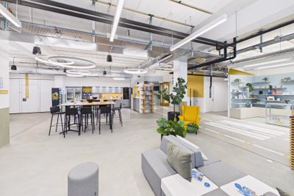 MODERN AND VERSATILE, 3066 Stettlen, Bern, CH