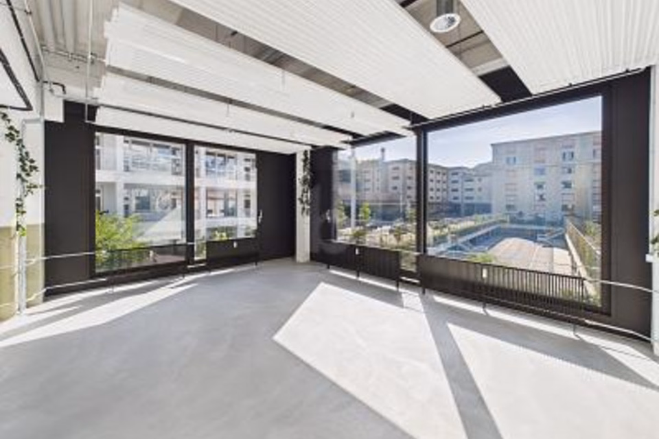 MODERN AND VERSATILE, 3066 Stettlen, Bern, CH