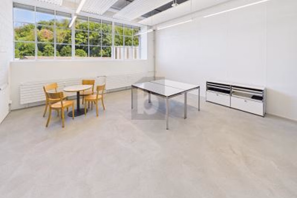 MODERN AND VERSATILE, 3066 Stettlen, Bern, CH