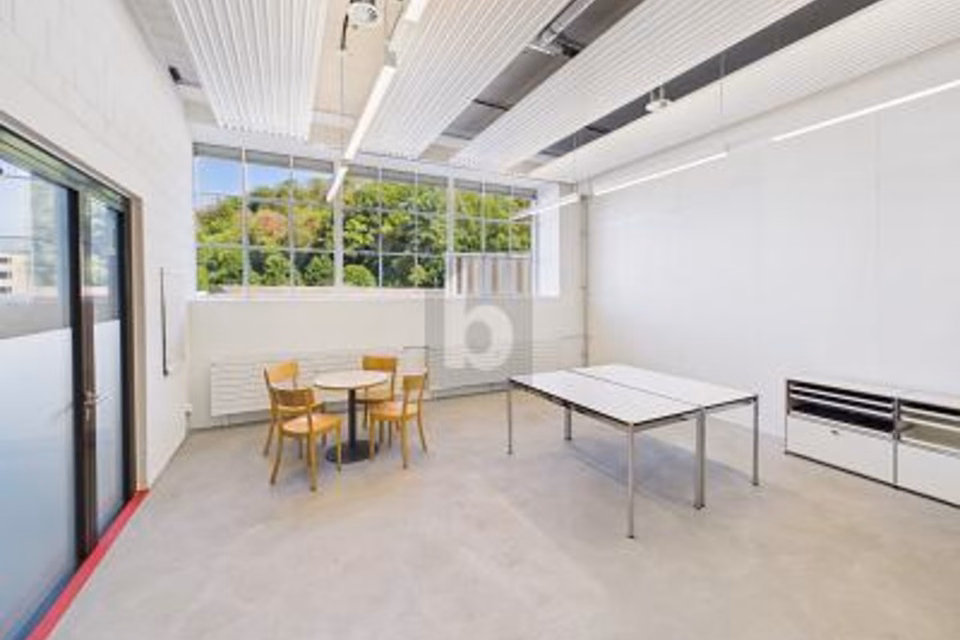 MODERN AND VERSATILE, 3066 Stettlen, Bern, CH