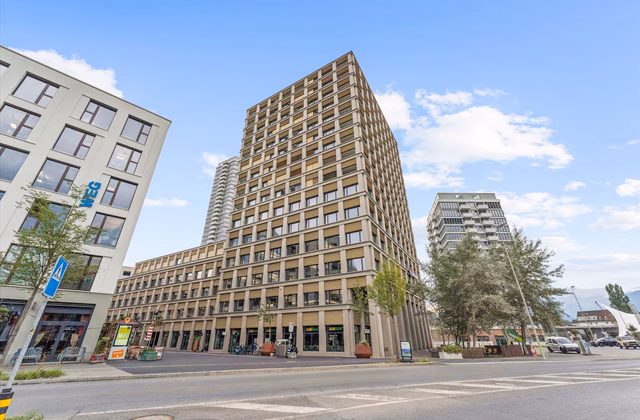Flexible office space with existing fit-out and excellent transport connections