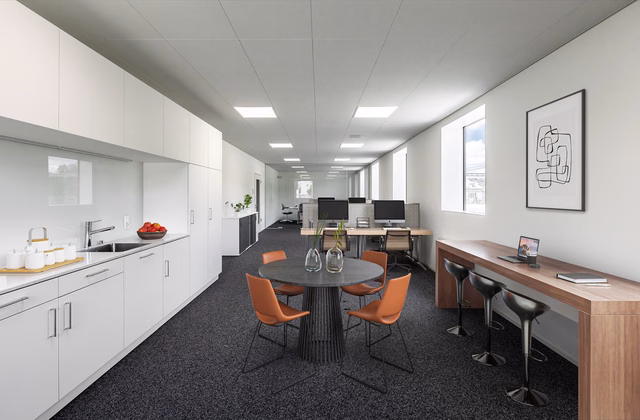 Modern office/practice premises directly at the train station