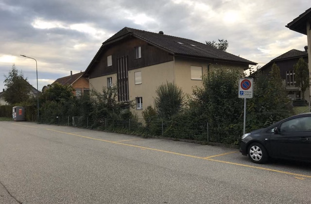 Parking spaces directly at Aefligen train station