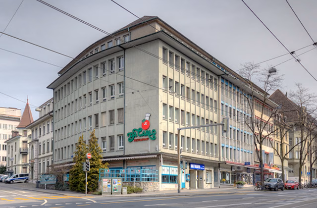 Attractive commercial property near the train station