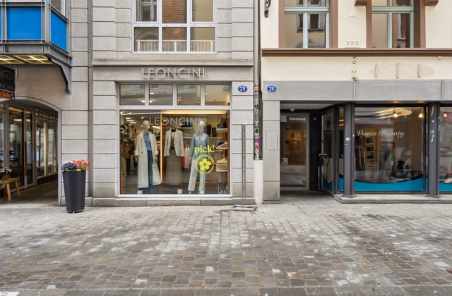 Retail space available in the Old Town!