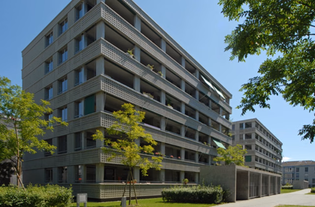 Motorcycle parking space for rent near Letzipark!