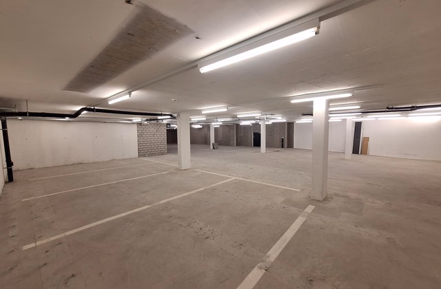Large archive room for rent near the station