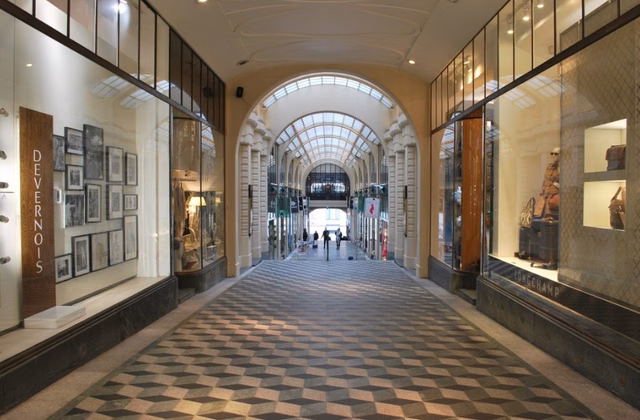 Large retail unit in Galerie St-François