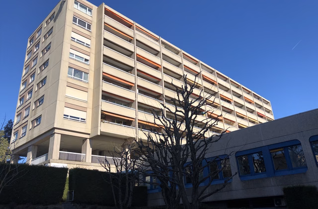 Parking spaces for rent at Grey 40-48!