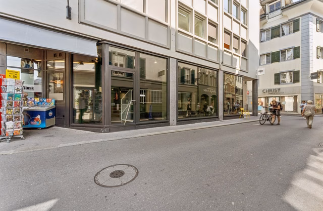 Representative and stylish: Retail space in a prime location