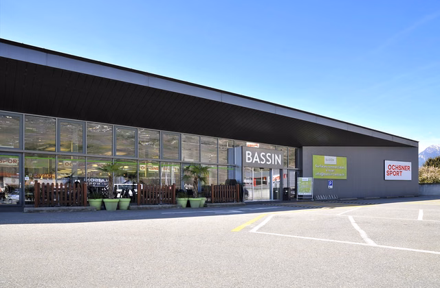 Attractive spaces in the heart of Conthey's commercial area