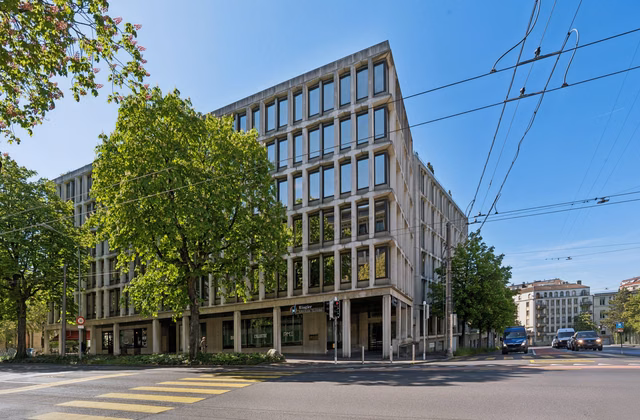 Luxurious offices just steps from the station!